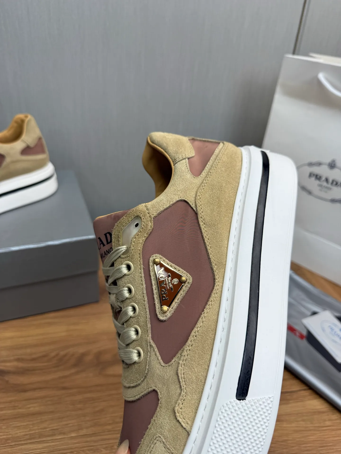 Men's shoes 💰580💰 [PRADA] Hot-selling men's shoes shipped 👏Official website synchronized ⬆️ Original cowhide fabric + cowhide lining, cowhide feet 🐮 1:1 shipment ✔️Original original sole, 38-45 (45. Customized, non-refundable)